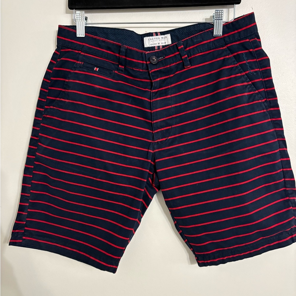 Cactus Man Flat Front Men’s shorts Navy and Red Size 32